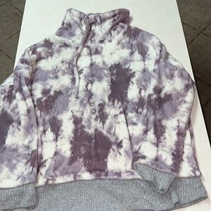 This is a como vintage turtle neck sweatshirt. Purple, and white pattern